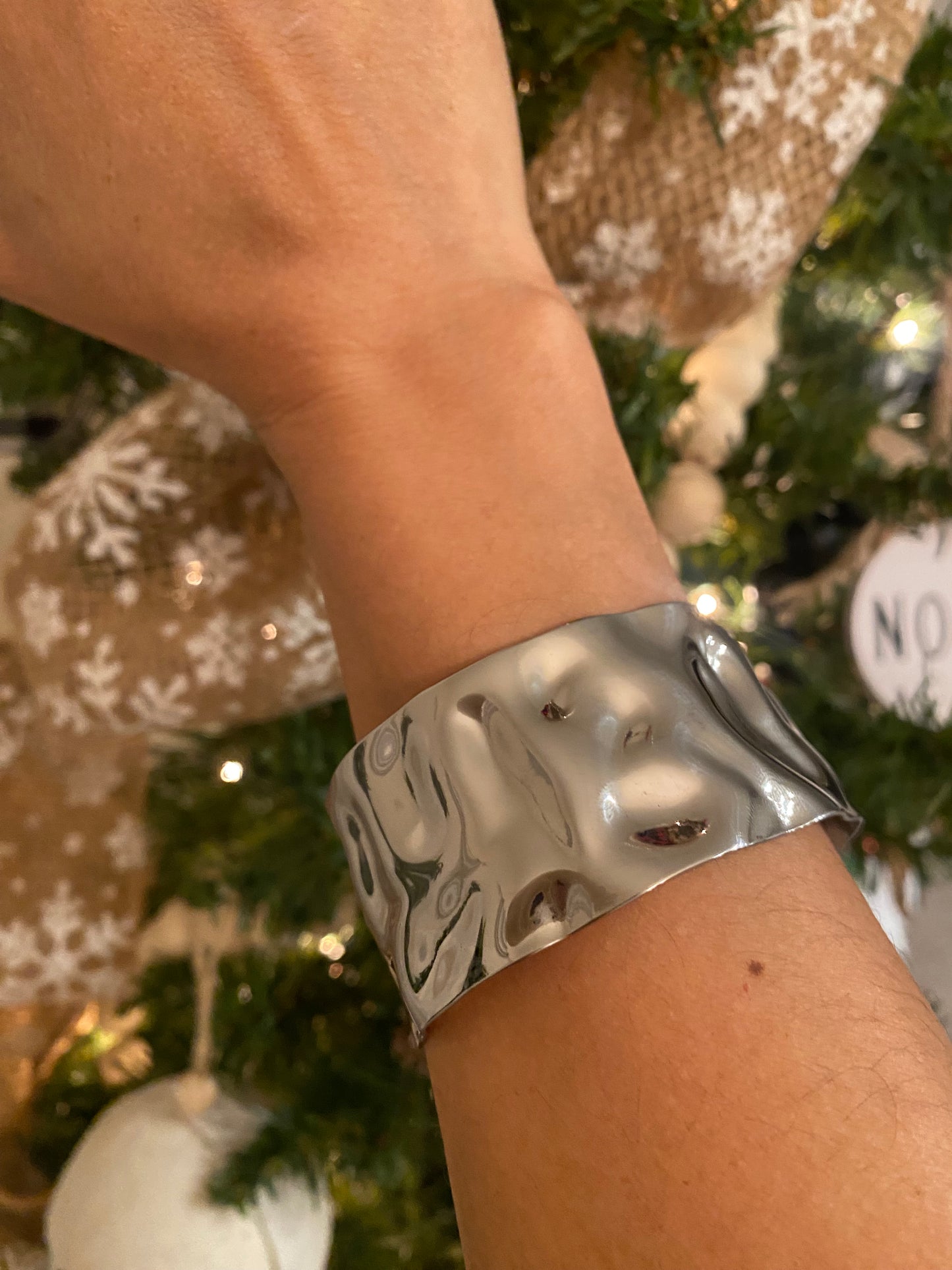 Merry cuff