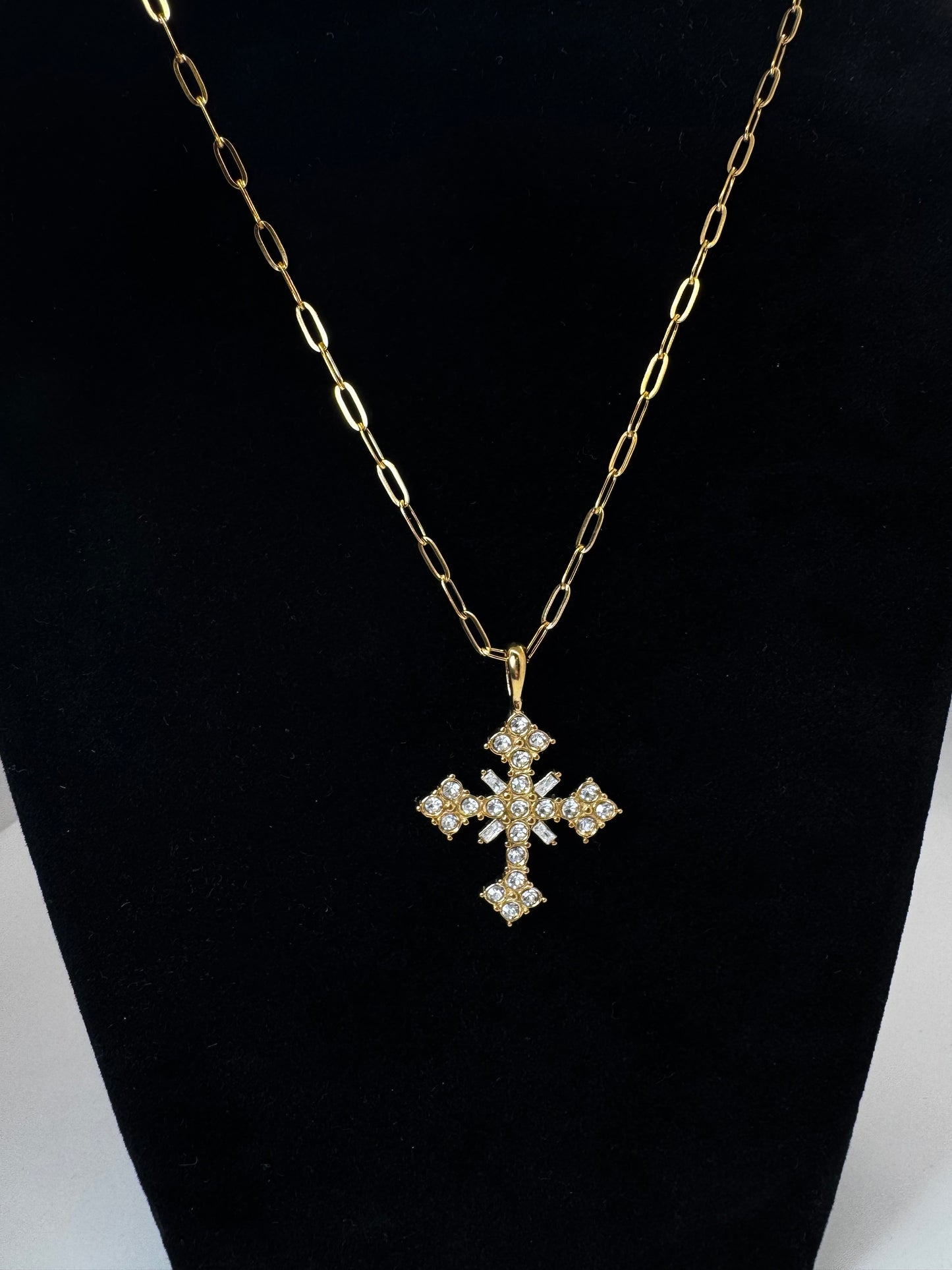 Brilla Cross Necklace